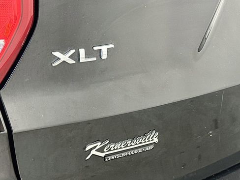 Used 2017 Ford Explorer XLT w/ Equipment Group 202A FWD image 28
