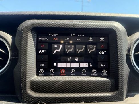 Used 2019 Jeep Wrangler Unlimited Sahara w/ LED Lighting Group AWD/4WD image 36
