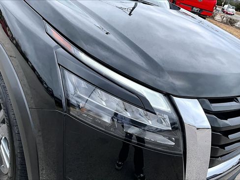 Used 2025 Nissan Pathfinder SV image 27