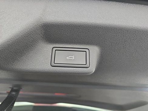 Used 2025 Volkswagen ID. Buzz Pro S Plus image 45