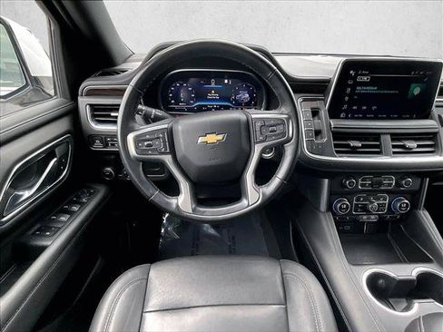 Used 2023 Chevrolet Suburban LT w/ LT Signature Plus Package RWD image 7