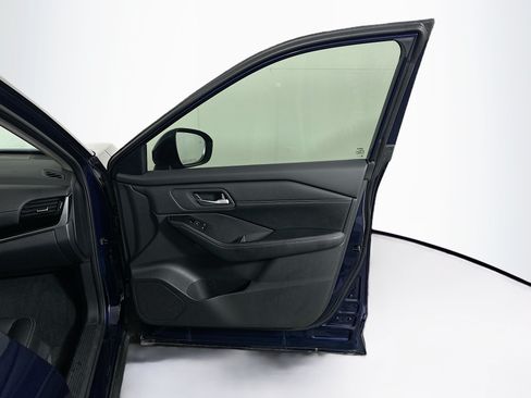 Used 2025 Nissan Rogue SL FWD image 34