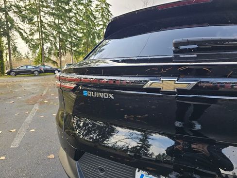 New 2026 Chevrolet Equinox EV LT image 23