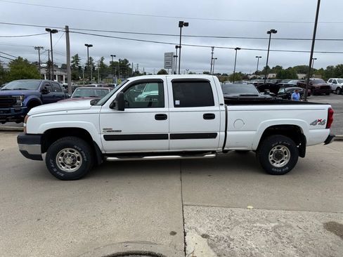 Used 2006 Chevrolet Silverado 2500 LT w/ Skid Plate Package AWD/4WD image 10