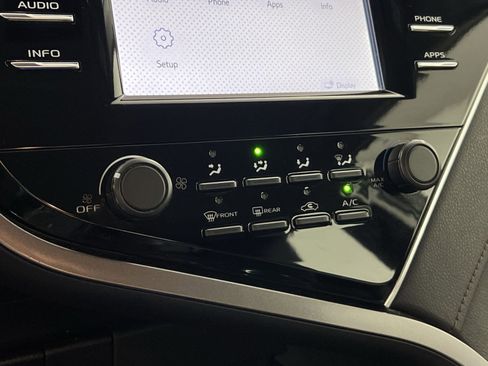 Used 2018 Toyota Camry LE image 16