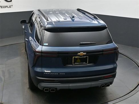 Used 2025 Chevrolet Traverse LT image 58