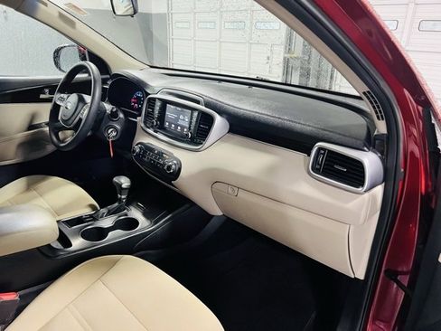 Used 2019 Kia Sorento LX image 34