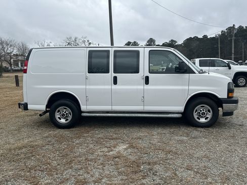 Used 2024 GMC Savana 2500 w/ Driver Convenience Package image 4