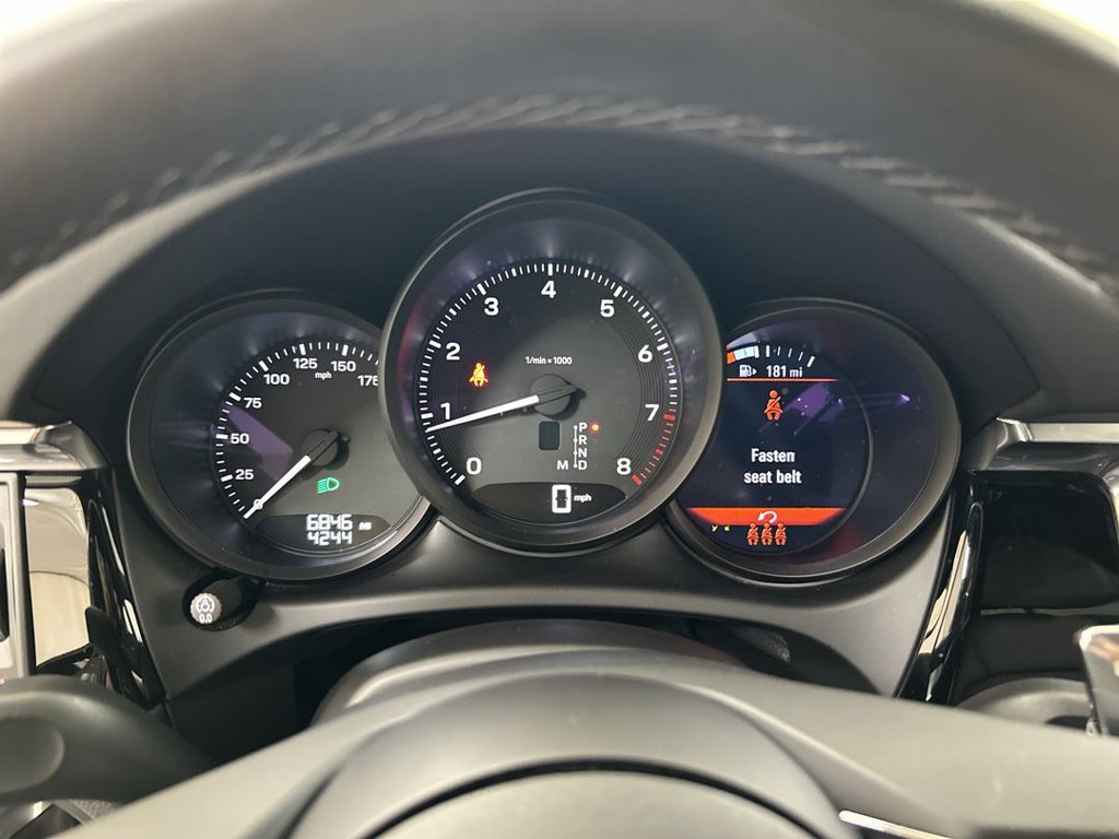 Certified 2026 Porsche Macan AWD/4WD image 13