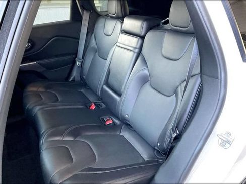 Used 2019 Jeep Cherokee Limited w/ Technology Group FWD image 25
