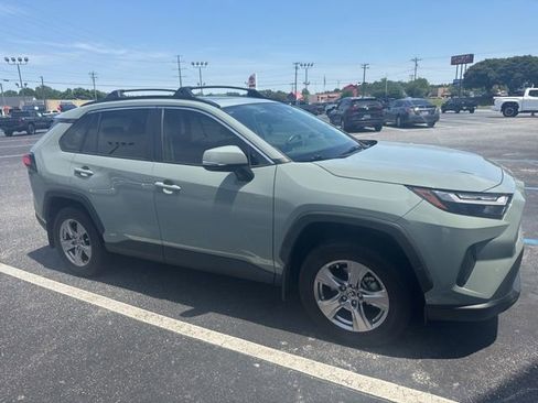 Used 2022 Toyota RAV4 XLE w/ Convenience Package AWD/4WD image 4