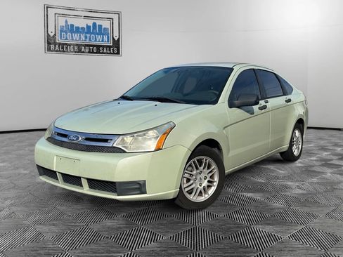 Used 2011 Ford Focus SE image 2