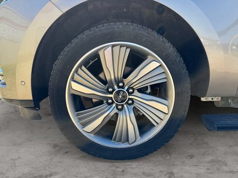 Used 2018 Lincoln Navigator L Select w/ Technology Package AWD/4WD image 9