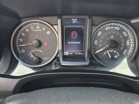 Used 2019 Toyota Tacoma TRD Off-Road AWD/4WD image 16