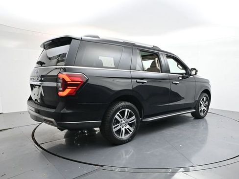 Used 2022 Ford Expedition Limited image 9