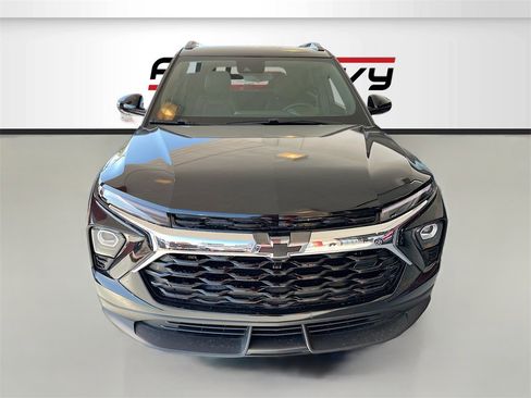Used 2024 Chevrolet TrailBlazer RS w/ Driver Confidence Package image 2