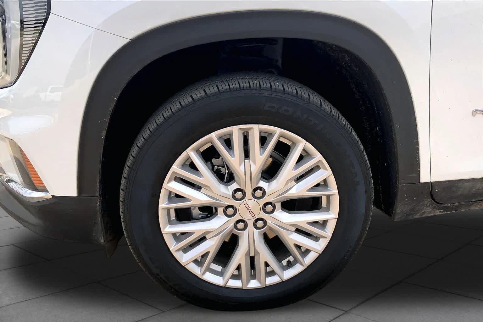 Used 2026 GMC Acadia Elevation w/ Elevation Premium Package AWD/4WD image 11
