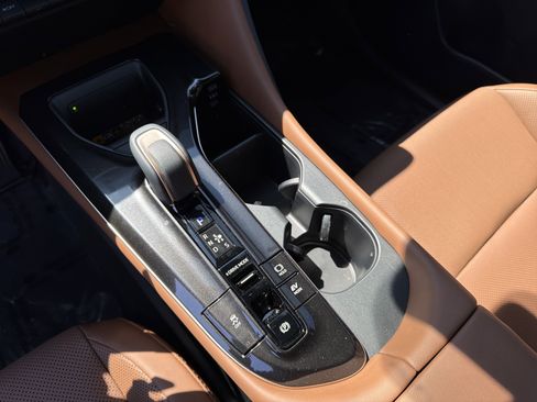 Used 2025 Toyota Crown Signia image 30