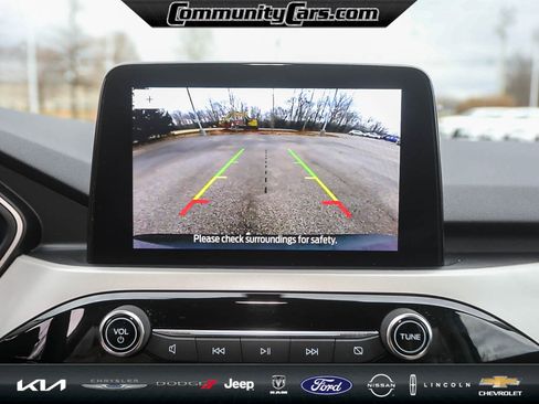 Used 2022 Ford Escape SE image 17