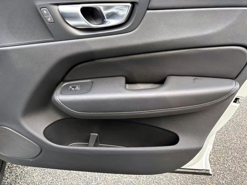 Used 2025 Volvo XC60 B5 Plus image 10