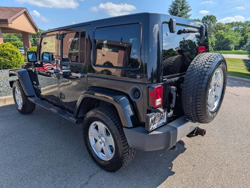 Used 2012 Jeep Wrangler Unlimited Sahara w/ Connectivity Group AWD/4WD image 7