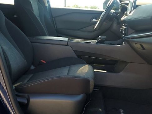 Used 2025 Nissan Rogue SV FWD image 26