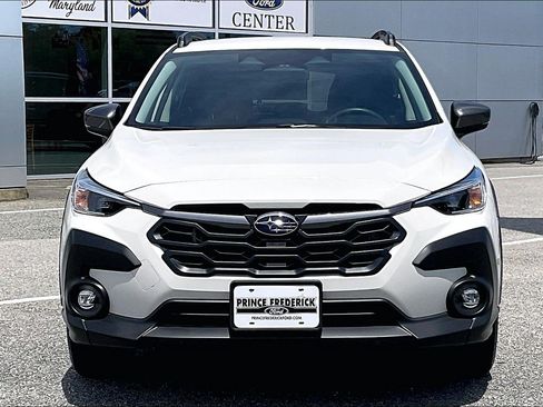 Used 2024 Subaru Crosstrek 2.0i Premium AWD/4WD image 2