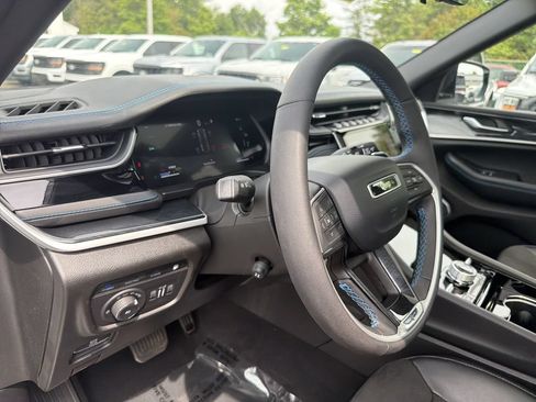 Used 2023 Jeep Grand Cherokee Trailhawk w/ Luxury Tech Group III AWD/4WD image 21