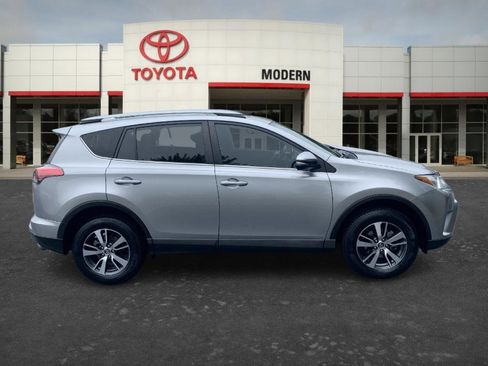 Used 2018 Toyota RAV4 XLE FWD image 4