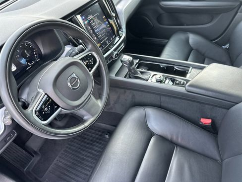 Used 2020 Volvo S60 T5 Momentum w/ Premium Package image 10