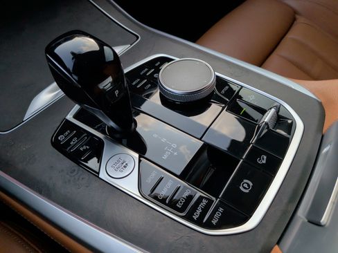 Used 2022 BMW X7 xDrive40i w/ M Sport Package AWD/4WD image 20