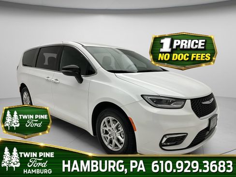 Used 2025 Chrysler Pacifica Select FWD image 1