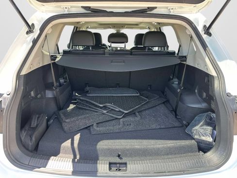 Certified 2022 Volkswagen Tiguan SE FWD image 12