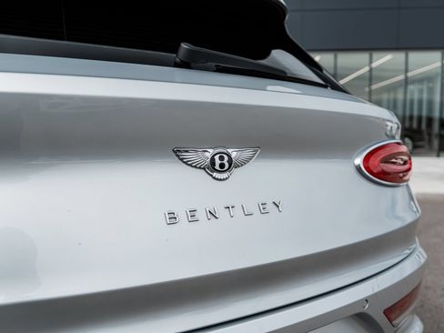 Certified 2023 Bentley Bentayga AWD/4WD image 10