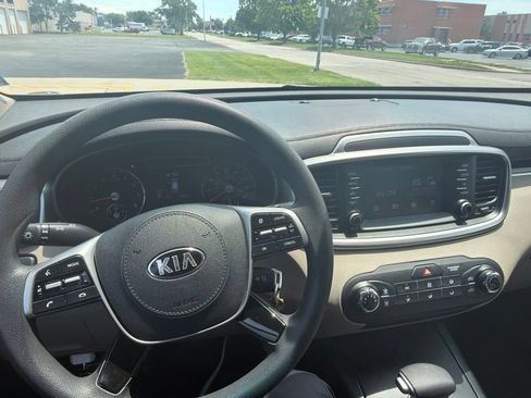 Used 2020 Kia Sorento LX FWD image 13