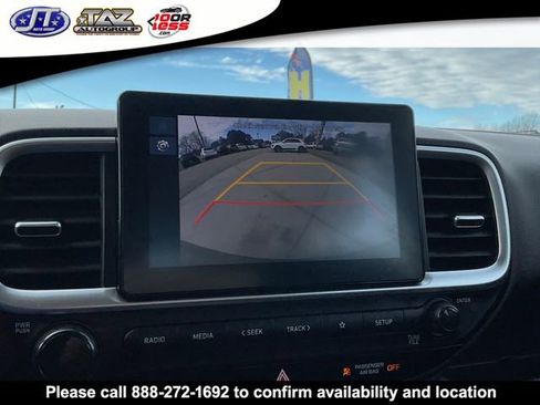Used 2024 Hyundai Venue SEL image 18