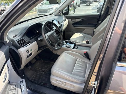 Used 2022 Honda Pilot Touring image 7