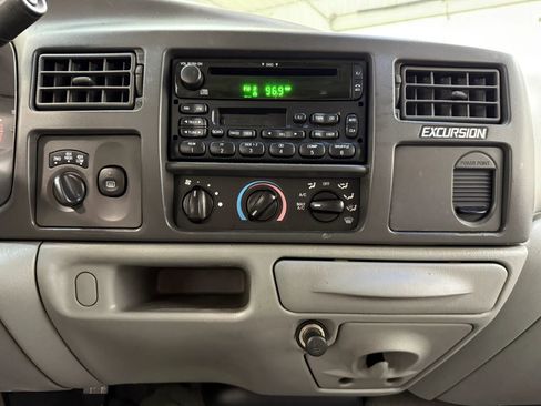 Used 2003 Ford Excursion XLT AWD/4WD image 22