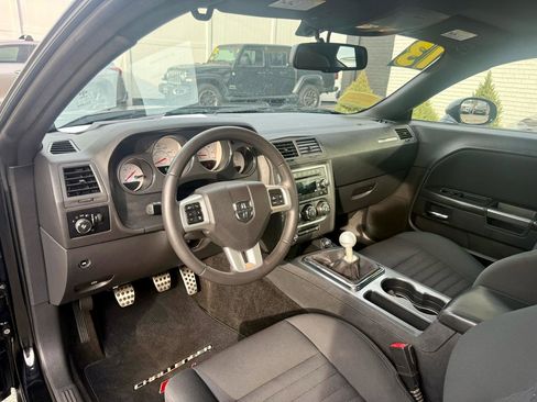 Used 2013 Dodge Challenger R/T RWD image 17