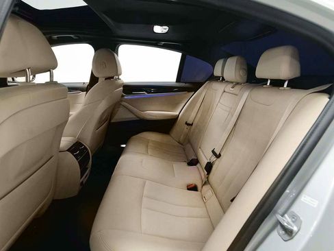 Used 2020 BMW 530i w/ Convenience Package RWD image 10