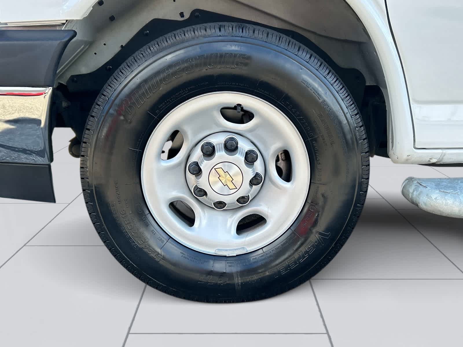 Used 2025 Chevrolet Express 2500 w/ Driver Convenience Package RWD image 9