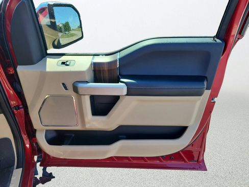 Used 2017 Ford F150 Lariat w/ Equipment Group 502A Luxury AWD/4WD image 29