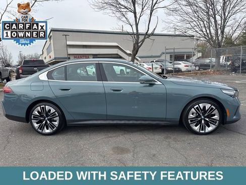 Used 2025 BMW 530i xDrive w/ Premium Package image 18