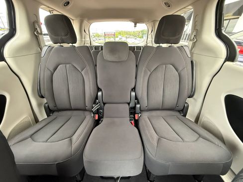 Used 2019 Chrysler Pacifica Touring Plus w/ Tire & Wheel Group FWD image 47