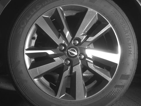 Used 2025 Nissan Versa SV FWD image 14