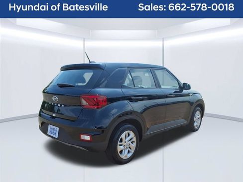 Used 2025 Hyundai Venue SE FWD image 5