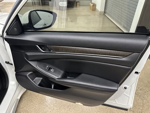 Used 2021 Honda Accord Touring image 81