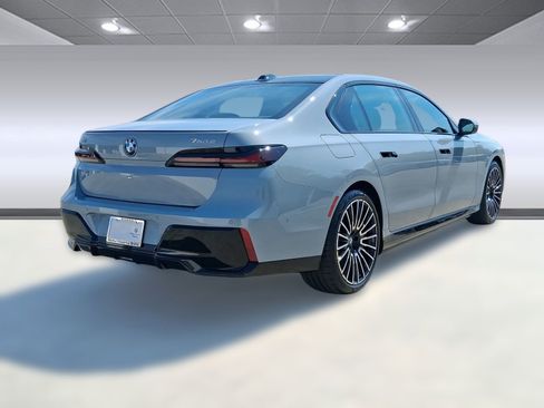 New 2026 BMW 750e xDrive image 8
