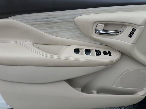 Used 2018 Nissan Murano SL image 16