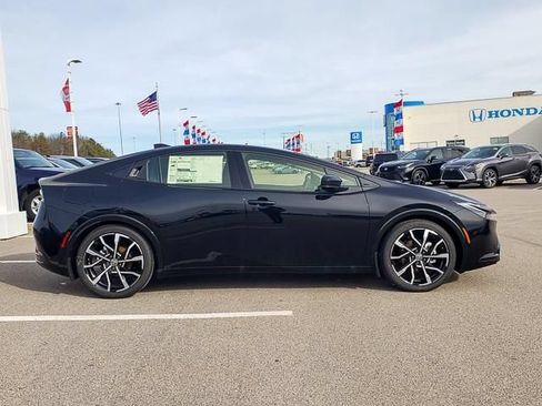 Used 2026 Toyota Prius Plug-In Hybrid FWD image 4